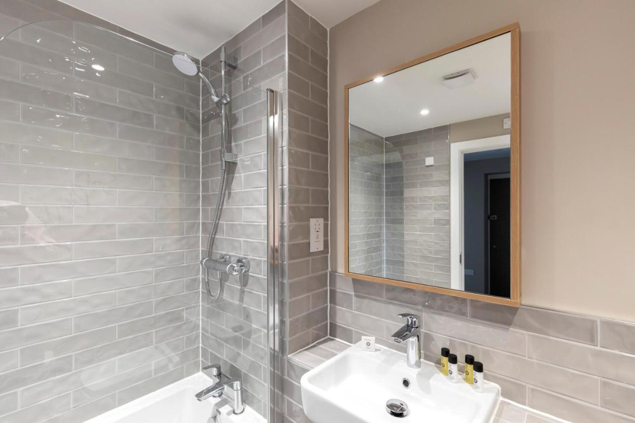 Elliot Oliver - Luxurious Two Bedroom Apartment With Parking Γκλόστερ Εξωτερικό φωτογραφία
